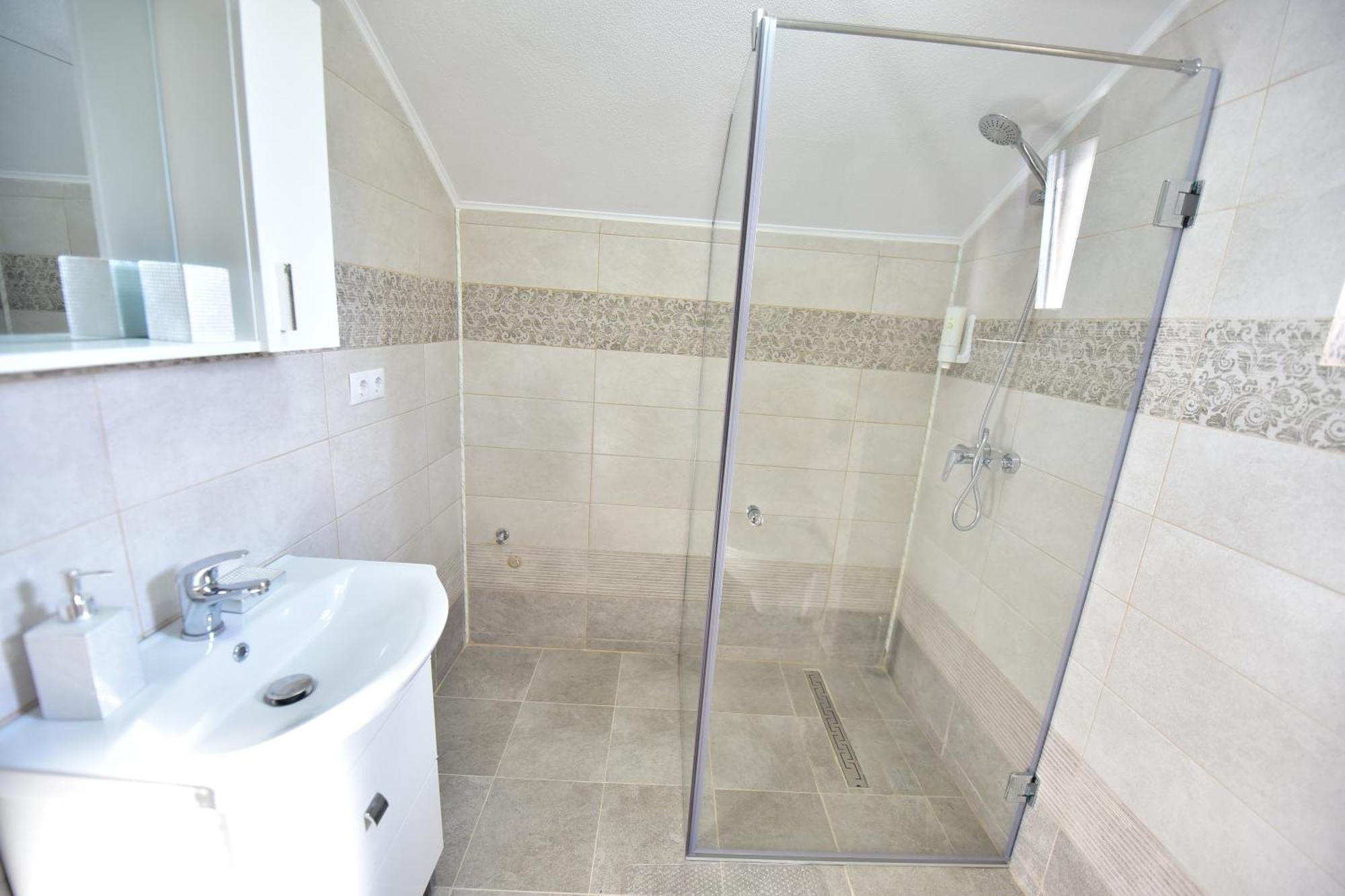 Regim Hotel Hanea Jacuzzi In Camera,Piscina Exterioara Si Sauna Comuna ซีบิว ภายนอก รูปภาพ