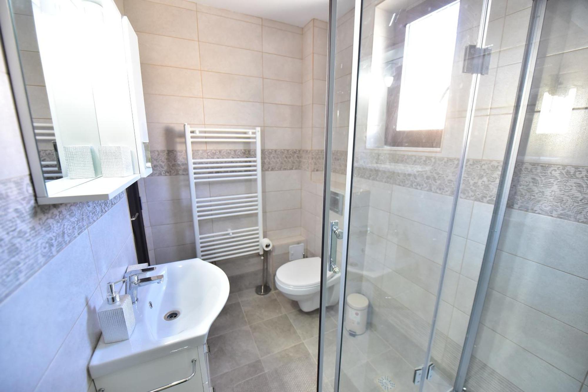 Regim Hotel Hanea Jacuzzi In Camera,Piscina Exterioara Si Sauna Comuna ซีบิว ภายนอก รูปภาพ