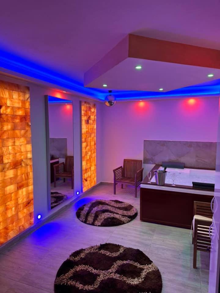 Regim Hotel Hanea Jacuzzi In Camera,Piscina Exterioara Si Sauna Comuna ซีบิว ภายนอก รูปภาพ