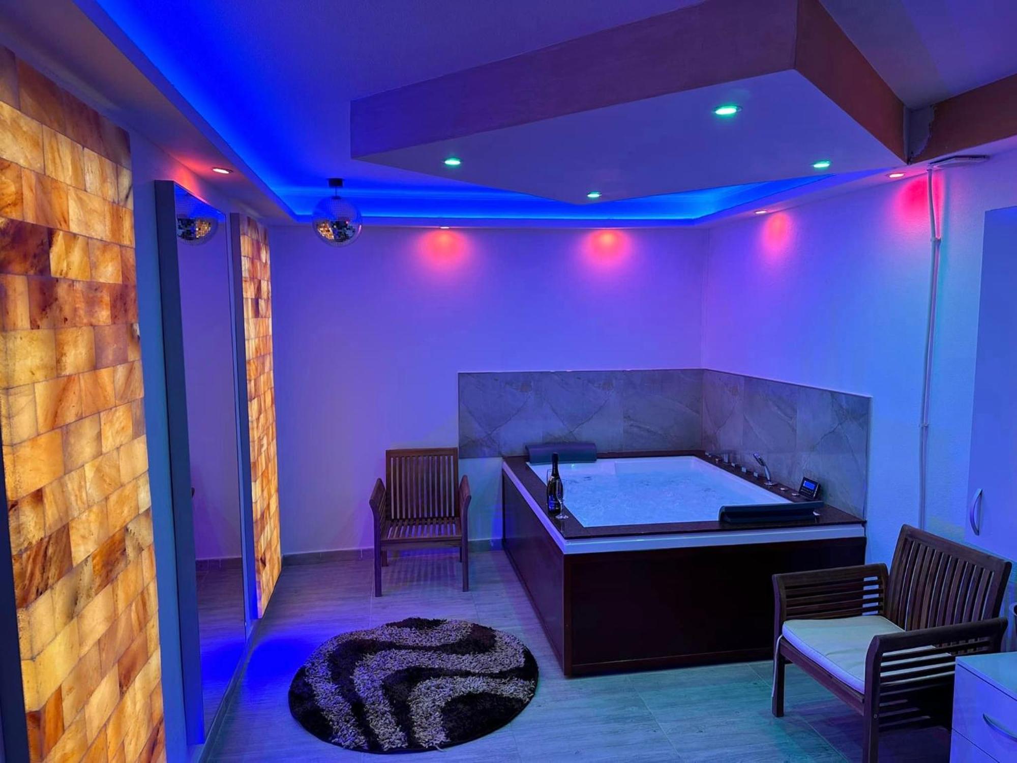 Regim Hotel Hanea Jacuzzi In Camera,Piscina Exterioara Si Sauna Comuna ซีบิว ภายนอก รูปภาพ